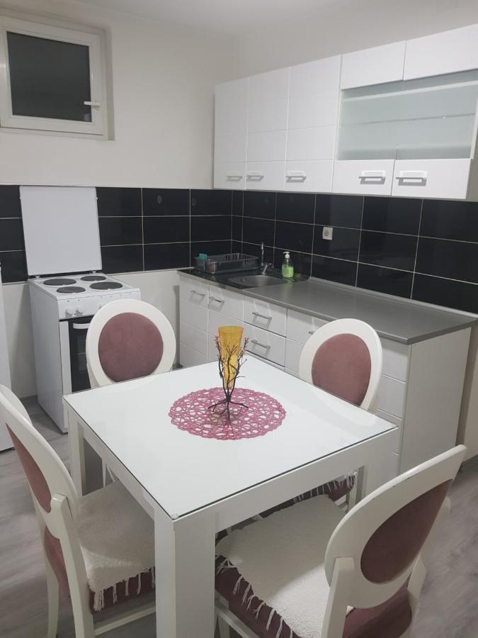 Family Apartmani Le Leskovac  Esterno foto
