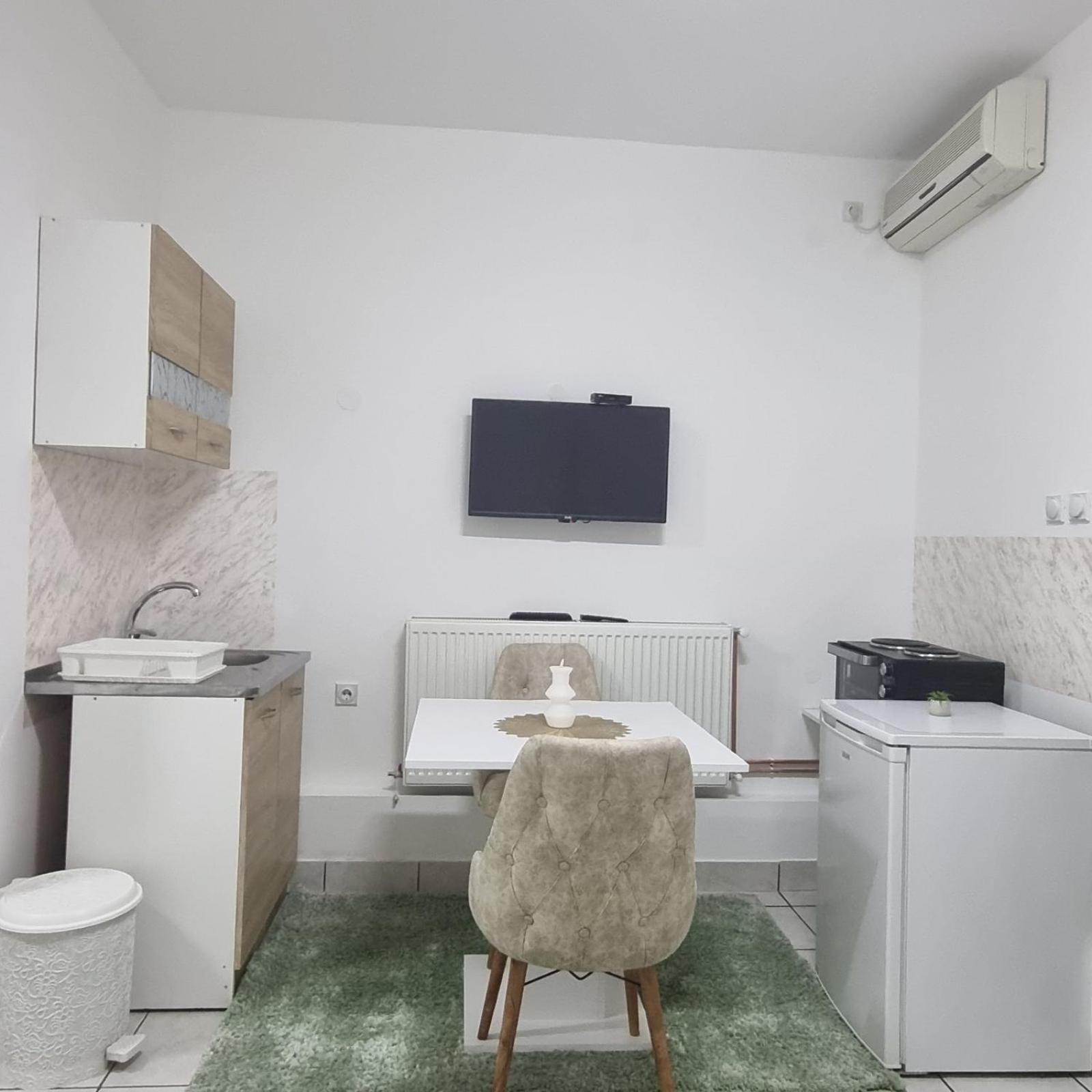 Family Apartmani Le Leskovac  Esterno foto