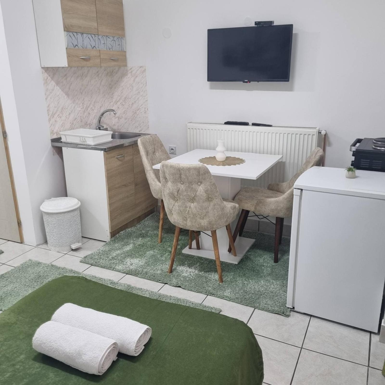Family Apartmani Le Leskovac  Esterno foto